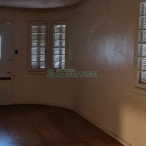 Casa com 200m², 6 dormitórios, 1 vaga, no bairro Centro em Caxias do Sul para Comprar