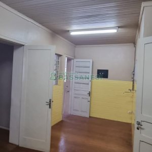 Casa com 200m², 6 dormitórios, 1 vaga, no bairro Centro em Caxias do Sul para Comprar