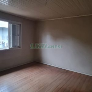 Casa com 200m², 6 dormitórios, 1 vaga, no bairro Centro em Caxias do Sul para Comprar