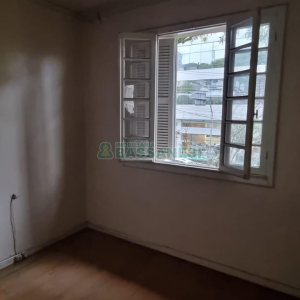 Casa com 200m², 6 dormitórios, 1 vaga, no bairro Centro em Caxias do Sul para Comprar