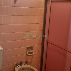 Casa com 200m², 6 dormitórios, 1 vaga, no bairro Centro em Caxias do Sul para Comprar