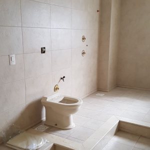 Casa com 390m², 6 dormitórios, 3 vagas, no bairro Universitário em Caxias do Sul para Comprar