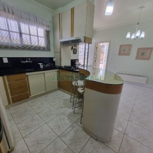 Casa Mobiliada com 330m², 3 dormitórios, 2 vagas, no bairro Petrópolis em Caxias do Sul para Alugar