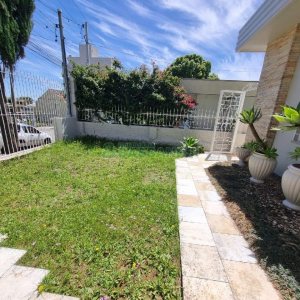 Casa Mobiliada com 330m², 3 dormitórios, 2 vagas, no bairro Petrópolis em Caxias do Sul para Alugar