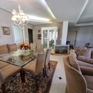 Casa Mobiliada com 330m², 3 dormitórios, 2 vagas, no bairro Petrópolis em Caxias do Sul para Alugar