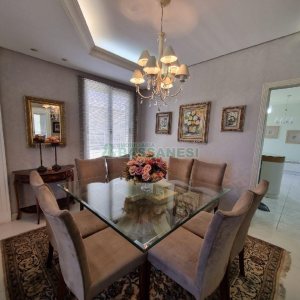 Casa Mobiliada com 330m², 3 dormitórios, 2 vagas, no bairro Petrópolis em Caxias do Sul para Alugar