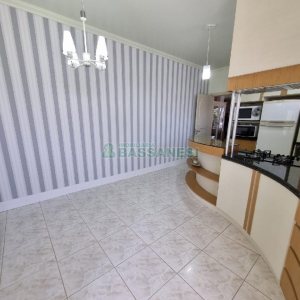 Casa Mobiliada com 330m², 3 dormitórios, 2 vagas, no bairro Petrópolis em Caxias do Sul para Alugar