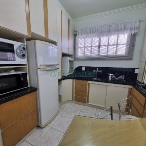 Casa Mobiliada com 330m², 3 dormitórios, 2 vagas, no bairro Petrópolis em Caxias do Sul para Alugar