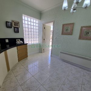 Casa Mobiliada com 330m², 3 dormitórios, 2 vagas, no bairro Petrópolis em Caxias do Sul para Alugar