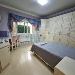 Casa Mobiliada com 330m², 3 dormitórios, 2 vagas, no bairro Petrópolis em Caxias do Sul para Alugar