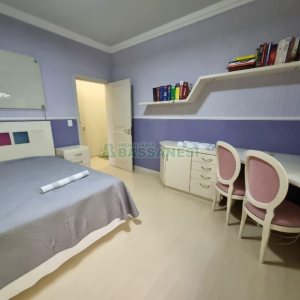 Casa Mobiliada com 330m², 3 dormitórios, 2 vagas, no bairro Petrópolis em Caxias do Sul para Alugar