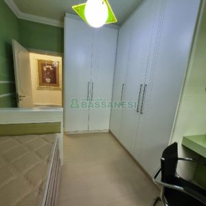 Casa Mobiliada com 330m², 3 dormitórios, 2 vagas, no bairro Petrópolis em Caxias do Sul para Alugar