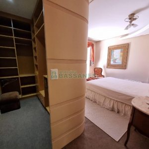 Casa Mobiliada com 330m², 3 dormitórios, 2 vagas, no bairro Petrópolis em Caxias do Sul para Alugar