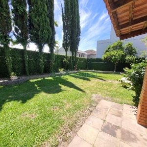 Casa Mobiliada com 330m², 3 dormitórios, 2 vagas, no bairro Petrópolis em Caxias do Sul para Alugar