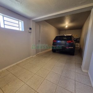 Casa Mobiliada com 330m², 3 dormitórios, 2 vagas, no bairro Petrópolis em Caxias do Sul para Alugar