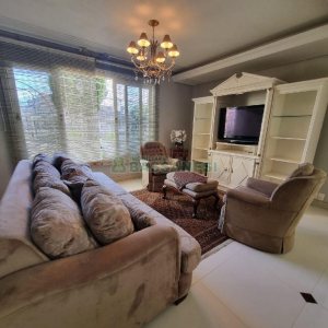 Casa Mobiliada com 330m², 3 dormitórios, 2 vagas, no bairro Petrópolis em Caxias do Sul para Alugar