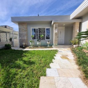 Casa Mobiliada com 330m², 3 dormitórios, 2 vagas, no bairro Petrópolis em Caxias do Sul para Alugar