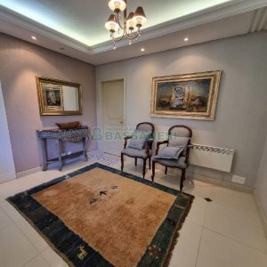 Casa Mobiliada com 330m², 3 dormitórios, 2 vagas, no bairro Petrópolis em Caxias do Sul para Alugar