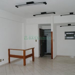 Loja com 76m², no bairro São Pelegrino em Caxias do Sul para Comprar