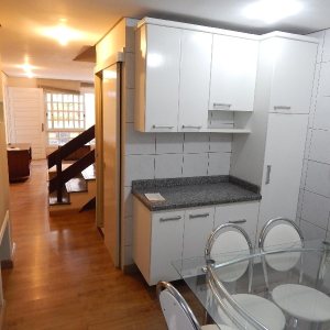 Sobrado com 110m², 3 dormitórios, 2 vagas, no bairro Nossa Senhora da Saúde em Caxias do Sul para Alugar ou Comprar