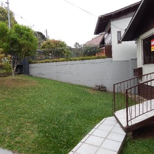 Casa com 63m², 5 dormitórios, 3 vagas, no bairro São José em Caxias do Sul para Comprar