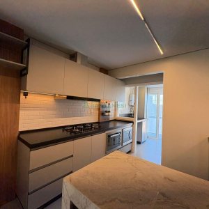 Apartamento com 110m², 3 dormitórios, 2 vagas, no bairro Madureira em Caxias do Sul para Comprar