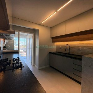 Apartamento com 110m², 3 dormitórios, 2 vagas, no bairro Madureira em Caxias do Sul para Comprar