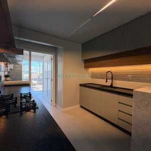 Apartamento com 110m², 3 dormitórios, 2 vagas, no bairro Madureira em Caxias do Sul para Comprar