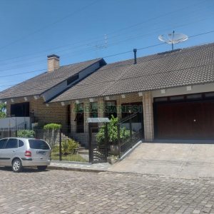 Casa com 892m², 7 dormitórios, 4 vagas, no bairro Petrópolis em Caxias do Sul para Alugar ou Comprar