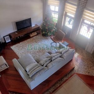 Casa com 892m², 7 dormitórios, 4 vagas, no bairro Petrópolis em Caxias do Sul para Alugar ou Comprar