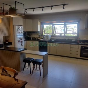 Casa com 892m², 7 dormitórios, 4 vagas, no bairro Petrópolis em Caxias do Sul para Alugar ou Comprar