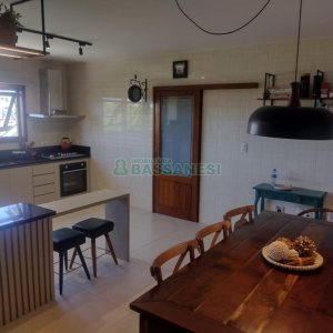 Casa com 892m², 7 dormitórios, 4 vagas, no bairro Petrópolis em Caxias do Sul para Alugar ou Comprar