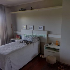 Casa com 892m², 7 dormitórios, 4 vagas, no bairro Petrópolis em Caxias do Sul para Alugar ou Comprar