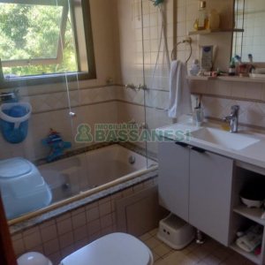 Casa com 892m², 7 dormitórios, 4 vagas, no bairro Petrópolis em Caxias do Sul para Alugar ou Comprar