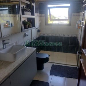 Casa com 892m², 7 dormitórios, 4 vagas, no bairro Petrópolis em Caxias do Sul para Alugar ou Comprar