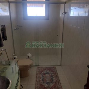 Casa com 892m², 7 dormitórios, 4 vagas, no bairro Petrópolis em Caxias do Sul para Alugar ou Comprar