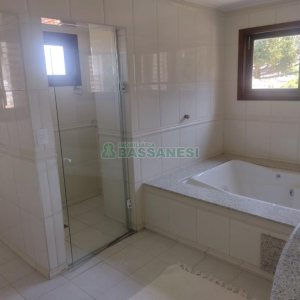 Casa com 892m², 7 dormitórios, 4 vagas, no bairro Petrópolis em Caxias do Sul para Alugar ou Comprar