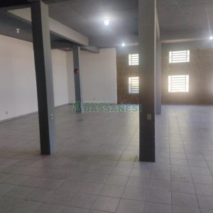 Casa com 892m², 7 dormitórios, 4 vagas, no bairro Petrópolis em Caxias do Sul para Alugar ou Comprar