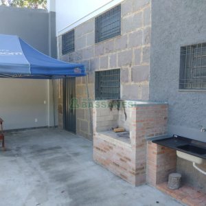 Casa com 892m², 7 dormitórios, 4 vagas, no bairro Petrópolis em Caxias do Sul para Alugar ou Comprar