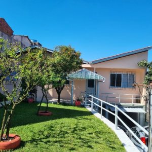 Casa com 172m², 3 dormitórios, no bairro Charqueadas em Caxias do Sul para Comprar