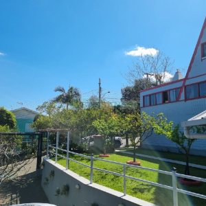 Casa com 172m², 3 dormitórios, no bairro Charqueadas em Caxias do Sul para Comprar