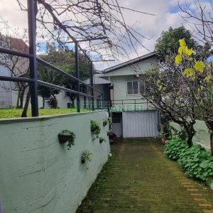 Casa com 172m², 3 dormitórios, 2 vagas, no bairro Charqueadas em Caxias do Sul para Comprar