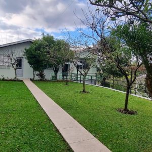 Casa com 172m², 3 dormitórios, 2 vagas, no bairro Charqueadas em Caxias do Sul para Comprar