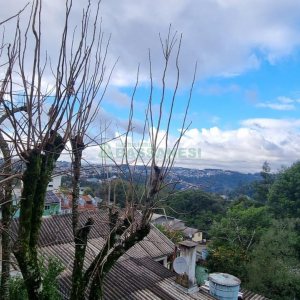 Casa com 172m², 3 dormitórios, 2 vagas, no bairro Charqueadas em Caxias do Sul para Comprar