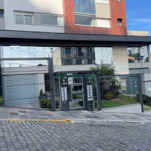 Apto Mobiliado com 85m², 2 dormitórios, 2 vagas, no bairro Panazzolo em Caxias do Sul para Comprar
