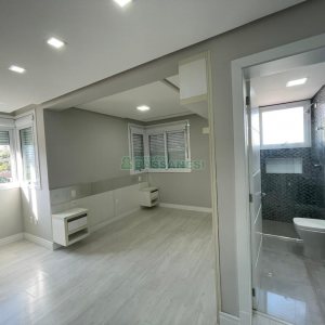 Apto Mobiliado com 85m², 2 dormitórios, 2 vagas, no bairro Panazzolo em Caxias do Sul para Comprar