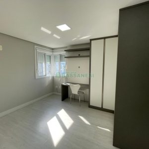 Apto Mobiliado com 85m², 2 dormitórios, 2 vagas, no bairro Panazzolo em Caxias do Sul para Comprar