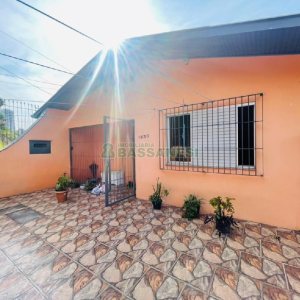 Casa com 219m², 6 dormitórios, 4 vagas, no bairro Panazzolo em Caxias do Sul para Comprar