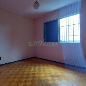 Casa com 219m², 6 dormitórios, 4 vagas, no bairro Panazzolo em Caxias do Sul para Comprar