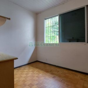 Casa com 219m², 6 dormitórios, 4 vagas, no bairro Panazzolo em Caxias do Sul para Comprar